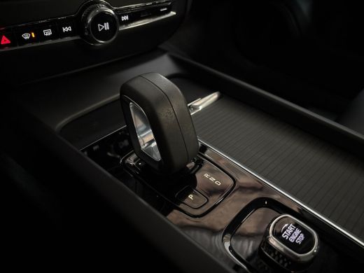 Volvo  V60 2.0 B3 Sport 163Pk Automaat (APPLE CARPLAY, LEDER, STUUR/STOELVERWARMING, CAMERA, SPORTSTOELEN, K... ActivLease financial lease