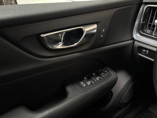 Volvo  V60 2.0 B3 Sport 163Pk Automaat (APPLE CARPLAY, LEDER, STUUR/STOELVERWARMING, CAMERA, SPORTSTOELEN, K... ActivLease financial lease