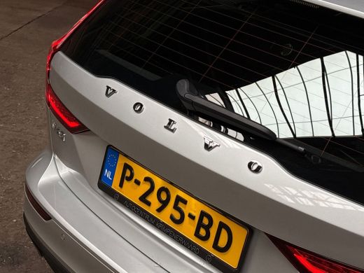 Volvo  V60 2.0 B3 Sport 163Pk Automaat (APPLE CARPLAY, LEDER, STUUR/STOELVERWARMING, CAMERA, SPORTSTOELEN, K... ActivLease financial lease