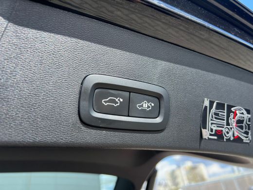 Volvo  XC40 T4 Recharge R-Design | Panoramadak | Stoel en stuurwielverwarming | 360 Camera | Adaptive Cruise ... ActivLease financial lease