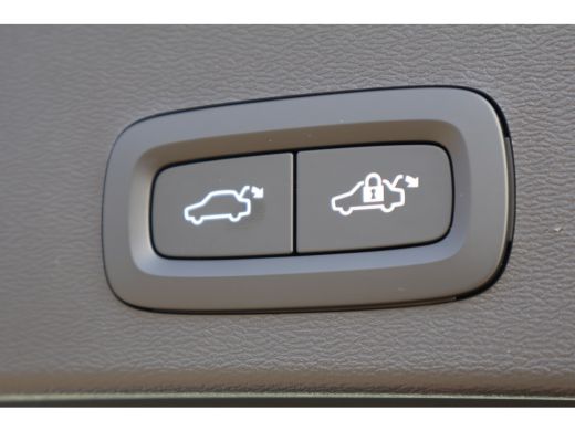 Volvo  XC40 2.0 B4 Plus Dark | Trekhaak | Harman Kardon | BLIS | ActivLease financial lease