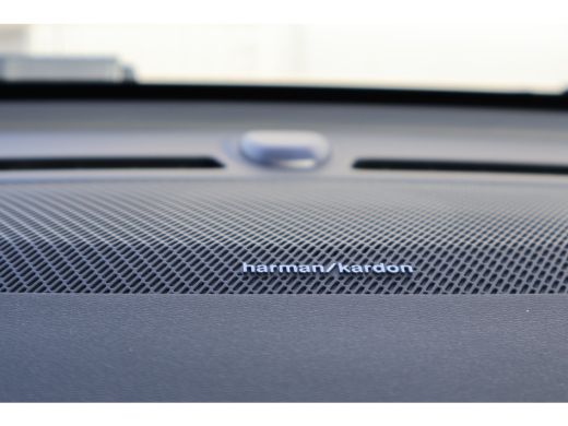 Volvo  XC40 2.0 B4 Plus Dark | Trekhaak | Harman Kardon | BLIS | ActivLease financial lease