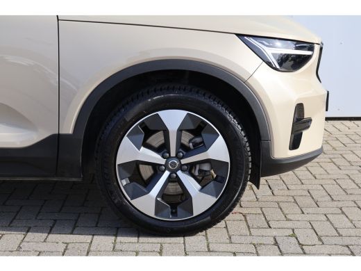 Volvo  XC40 2.0 B4 Plus Dark | Trekhaak | Harman Kardon | BLIS | ActivLease financial lease