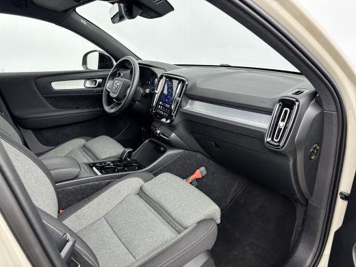 Volvo  XC40 B4 Plus Dark | 19" Allseason | Trekhaak | Voorruitverwarming | Elektr. verst. Stoelen | Harman Ka... ActivLease financial lease