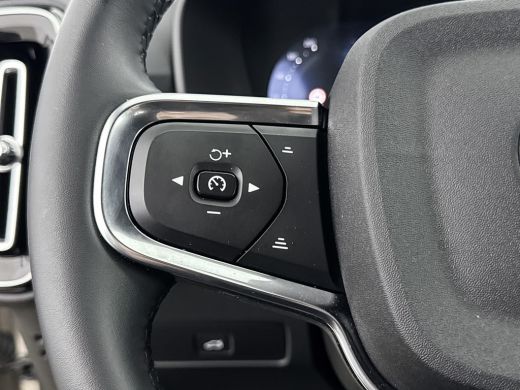 Volvo  XC40 B4 Plus Dark | 19" Allseason | Trekhaak | Voorruitverwarming | Elektr. verst. Stoelen | Harman Ka... ActivLease financial lease