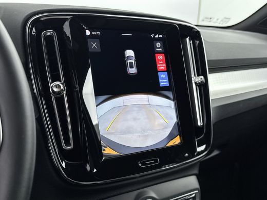 Volvo  XC40 B4 Plus Dark | 19" Allseason | Trekhaak | Voorruitverwarming | Elektr. verst. Stoelen | Harman Ka... ActivLease financial lease