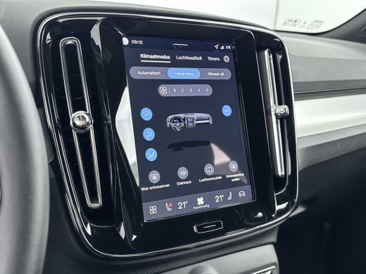 Volvo  XC40 B4 Plus Dark | 19" Allseason | Trekhaak | Voorruitverwarming | Elektr. verst. Stoelen | Harman Ka... ActivLease financial lease