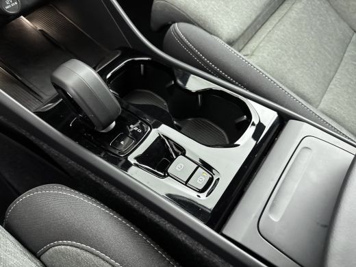 Volvo  XC40 B4 Plus Dark | 19" Allseason | Trekhaak | Voorruitverwarming | Elektr. verst. Stoelen | Harman Ka... ActivLease financial lease