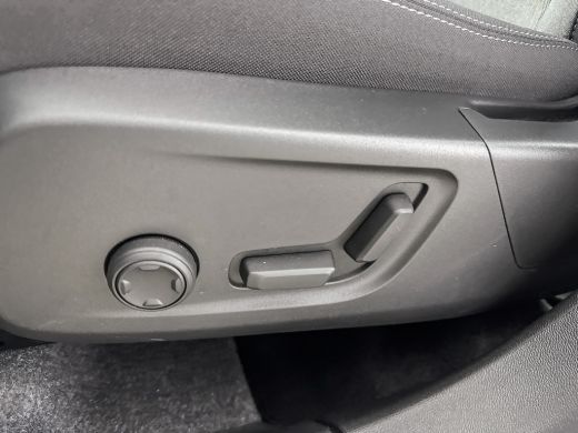 Volvo  XC40 B4 Plus Dark | 19" Allseason | Trekhaak | Voorruitverwarming | Elektr. verst. Stoelen | Harman Ka... ActivLease financial lease