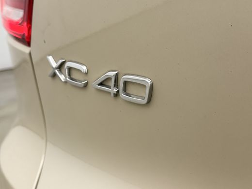 Volvo  XC40 B4 Plus Dark | 19" Allseason | Trekhaak | Voorruitverwarming | Elektr. verst. Stoelen | Harman Ka... ActivLease financial lease
