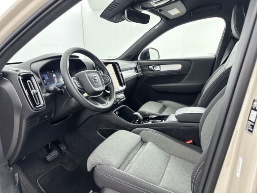 Volvo  XC40 B4 Plus Dark | 19" Allseason | Trekhaak | Voorruitverwarming | Elektr. verst. Stoelen | Harman Ka... ActivLease financial lease