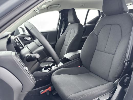 Volvo  XC40 T2 A/T Momentum Core | 17" | Navigatie | Carplay | Parkeercamera | Parkeersensoren V+A | Cruise C... ActivLease financial lease
