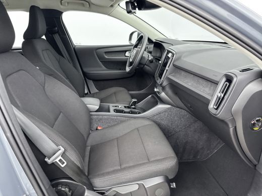 Volvo  XC40 T2 A/T Momentum Core | 17" | Navigatie | Carplay | Parkeercamera | Parkeersensoren V+A | Cruise C... ActivLease financial lease