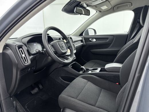 Volvo  XC40 T2 A/T Momentum Core | 17" | Navigatie | Carplay | Parkeercamera | Parkeersensoren V+A | Cruise C... ActivLease financial lease