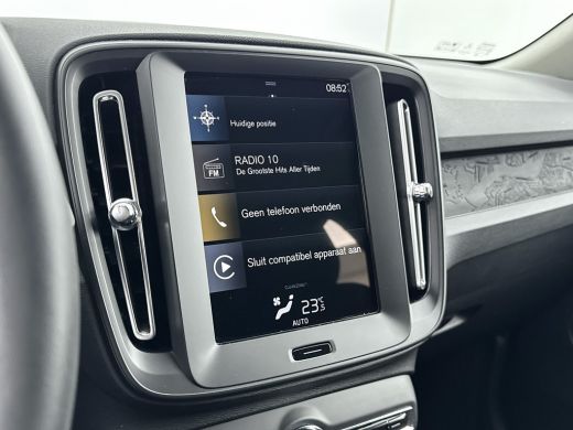 Volvo  XC40 T2 A/T Momentum Core | 17" | Navigatie | Carplay | Parkeercamera | Parkeersensoren V+A | Cruise C... ActivLease financial lease