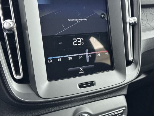 Volvo  XC40 T2 A/T Momentum Core | 17" | Navigatie | Carplay | Parkeercamera | Parkeersensoren V+A | Cruise C... ActivLease financial lease
