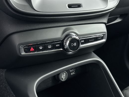 Volvo  XC40 T2 A/T Momentum Core | 17" | Navigatie | Carplay | Parkeercamera | Parkeersensoren V+A | Cruise C... ActivLease financial lease