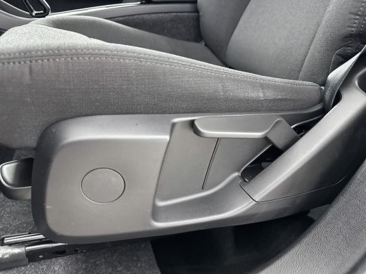 Volvo  XC40 T2 A/T Momentum Core | 17" | Navigatie | Carplay | Parkeercamera | Parkeersensoren V+A | Cruise C... ActivLease financial lease