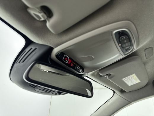 Volvo  XC40 T2 A/T Momentum Core | 17" | Navigatie | Carplay | Parkeercamera | Parkeersensoren V+A | Cruise C... ActivLease financial lease