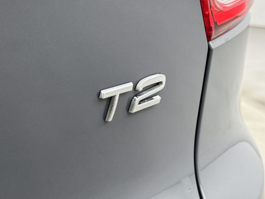 Volvo  XC40 T2 A/T Momentum Core | 17" | Navigatie | Carplay | Parkeercamera | Parkeersensoren V+A | Cruise C... ActivLease financial lease
