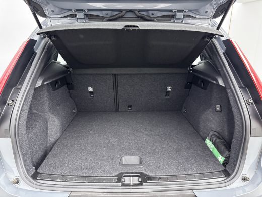 Volvo  XC40 T2 A/T Momentum Core | 17" | Navigatie | Carplay | Parkeercamera | Parkeersensoren V+A | Cruise C... ActivLease financial lease