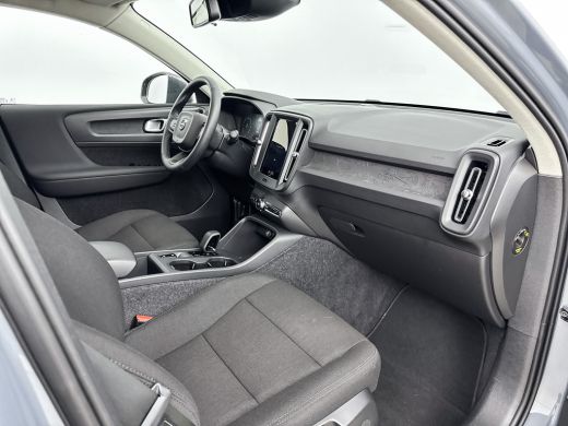 Volvo  XC40 T2 A/T Momentum Core | 17" | Navigatie | Carplay | Parkeercamera | Parkeersensoren V+A | Cruise C... ActivLease financial lease