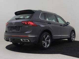 Volkswagen Tiguan R-Line Business eHybrid 245pk | Trekhaak | Elektrische stoelen memory | Lederen bekleding | Stoel...