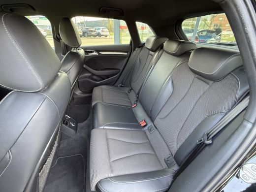 Audi A3 Sportback Aut. 35 TFSI S-Line | Virtual | Stoel Verwarming | Navi | ActivLease financial lease