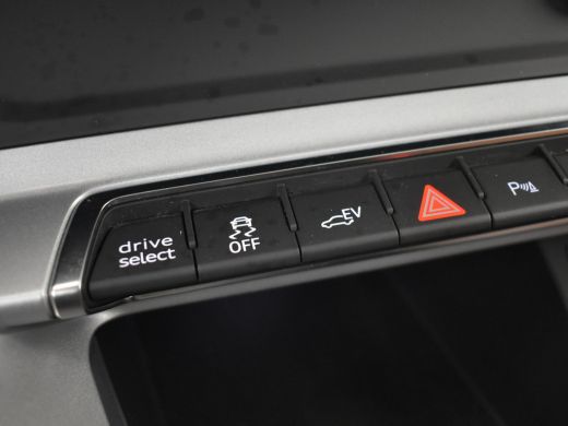 Audi Q3 45 TFSI e S Edition 245Pk | Glazen Schuifdak | Achteruitrijcamera | Lederen bekleding | Stoelverw... ActivLease financial lease