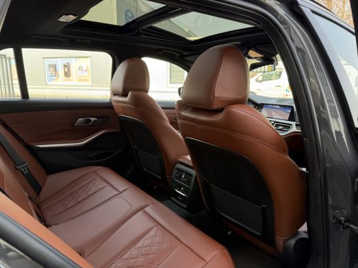 BMW 3 Serie Touring Aut. 330e High Exe. M-Sport Individual | SoH 98% | Trekhaak | Panorama | 360 Camera | Led... ActivLease financial lease