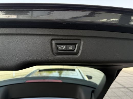 BMW 3 Serie Touring Aut. 330e High Exe. M-Sport Individual | SoH 98% | Trekhaak | Panorama | 360 Camera | Led... ActivLease financial lease