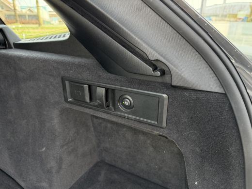 BMW 3 Serie Touring Aut. 330e High Exe. M-Sport Individual | SoH 98% | Trekhaak | Panorama | 360 Camera | Led... ActivLease financial lease