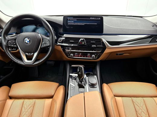 BMW 5 Serie 530e Business Edition Plus CAMERA | NAVI & CARPLAY | AD-CRUISE | TREKHAAK ActivLease financial lease