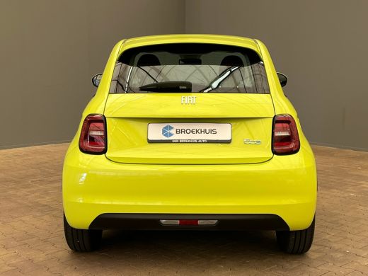 Fiat 500e Urban 24 kWh Cruise | Carplay | Digitaal Dashboard | Keyless | Climate Control | DAB | 16" Lichtm... ActivLease financial lease