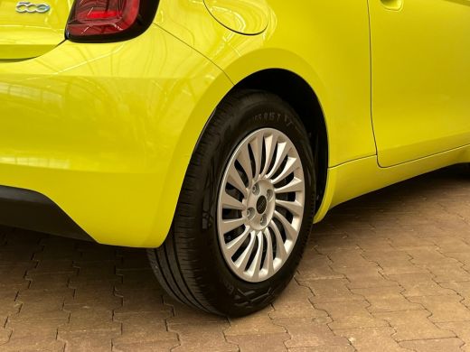 Fiat 500e Urban 24 kWh Cruise | Carplay | Digitaal Dashboard | Keyless | Climate Control | DAB | 16" Lichtm... ActivLease financial lease