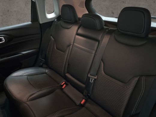 Jeep Compass 4xe 190 Plug-in Hybrid Electric Night Eagle 190Pk Automaat (VIRTUAL COCKPIT, APPLE CARPLAY, GROOT... ActivLease financial lease