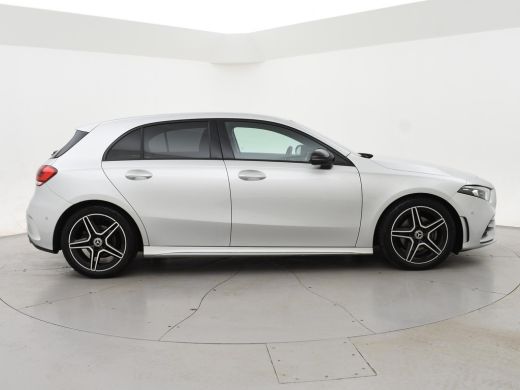 Mercedes-Benz A-Klasse 180 AUT. AMG SPORT + MBUX | SFEERVERLICHTING | CAMERA | SPORTSTOELEN ActivLease financial lease