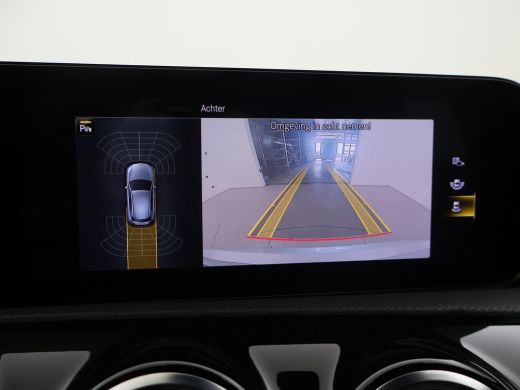 Mercedes-Benz A-Klasse 180 AUT. AMG SPORT + MBUX | SFEERVERLICHTING | CAMERA | SPORTSTOELEN ActivLease financial lease