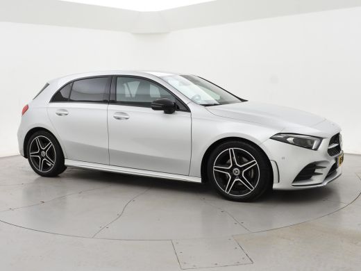 Mercedes-Benz A-Klasse 180 AUT. AMG SPORT + MBUX | SFEERVERLICHTING | CAMERA | SPORTSTOELEN ActivLease financial lease