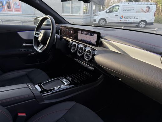 Mercedes-Benz CLA Aut. 180 AMG Sport | Trekhaak | Navi | Camera | Sfeer Verlichting | Nieuw Model | ActivLease financial lease
