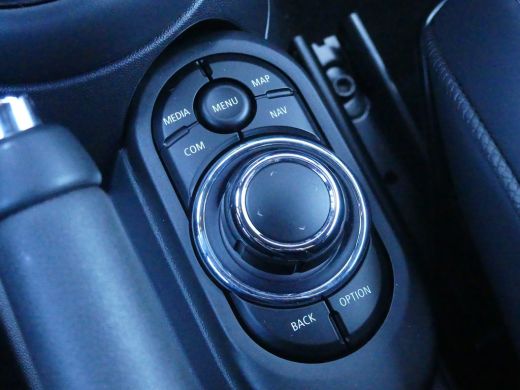 Mini Cooper S 2.0 Cooper S Classic | STOEL+VOORRUITVERWARMING | CAMERA | NAVI | GETINT GLAS | PARKEERSENSOREN |... ActivLease financial lease