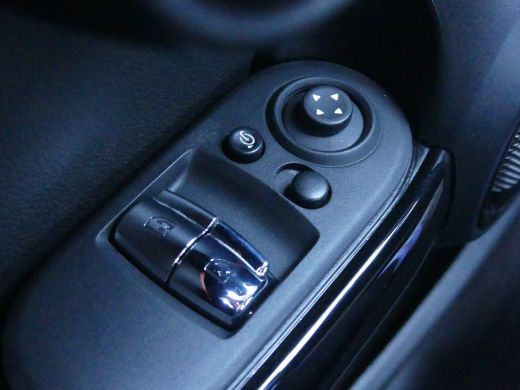 Mini Cooper S 2.0 Cooper S Classic | STOEL+VOORRUITVERWARMING | CAMERA | NAVI | GETINT GLAS | PARKEERSENSOREN |... ActivLease financial lease