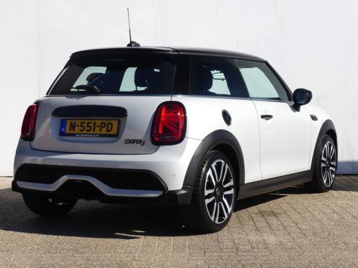 Mini Cooper S 2.0 Cooper S Classic | STOEL+VOORRUITVERWARMING | CAMERA | NAVI | GETINT GLAS | PARKEERSENSOREN |... ActivLease financial lease