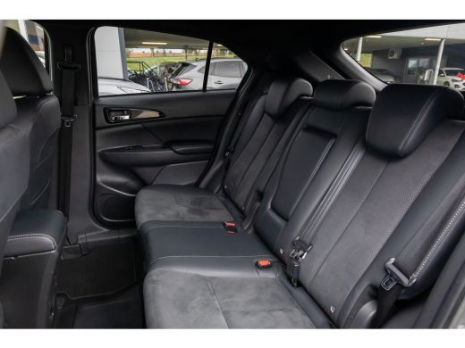 Mitsubishi Eclipse Cross 2.4 PHEV Intense+ | Trekgewicht 1500 kg. | Navi | Achteruitrijcamera | Cruise Control | Stoelverw... ActivLease financial lease