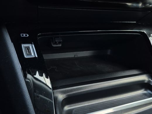 Peugeot 2008 1.2 PureTech Allure Pack Camera | Full map navigatie | Climate control | Carplay/android auto | P... ActivLease financial lease