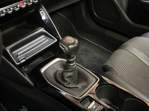 Peugeot 2008 1.2 PureTech GT-Line Sport (PANORAMADAK, VIRTUAL COCKPIT, APPLE CARPLAY, GROOT NAVI, 360 CAMERA, ... ActivLease financial lease