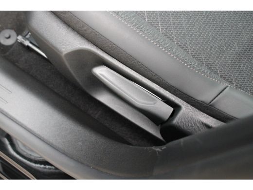 Peugeot 208 1.2 Hybrid 110 e-DCS6 Allure | Automaat | Navigatie | Camera voor + achter | Apple carplay | Adap... ActivLease financial lease