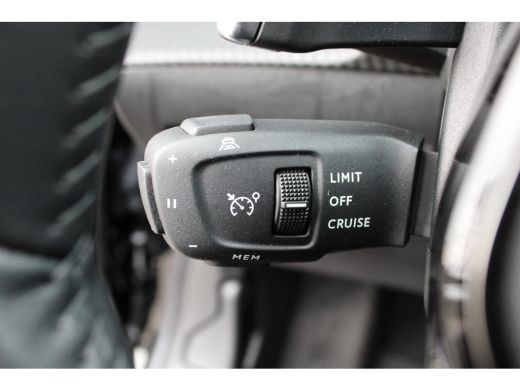 Peugeot 208 1.2 Hybrid 110 e-DCS6 Allure | Automaat | Navigatie | Camera voor + achter | Apple carplay | Adap... ActivLease financial lease