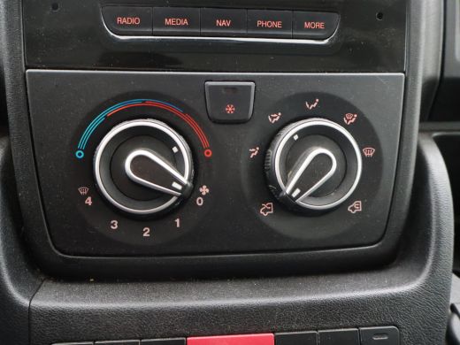 Peugeot Boxer 330 2.0 BLUEHDI 130 PK EURO 6 + CAMERA | TREKHAAK | NAVIGATIE | CRUISE | AIRCO ActivLease financial lease