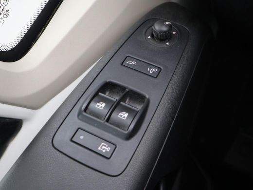 Peugeot Boxer 330 2.0 BLUEHDI 130 PK EURO 6 + CAMERA | TREKHAAK | NAVIGATIE | CRUISE | AIRCO ActivLease financial lease